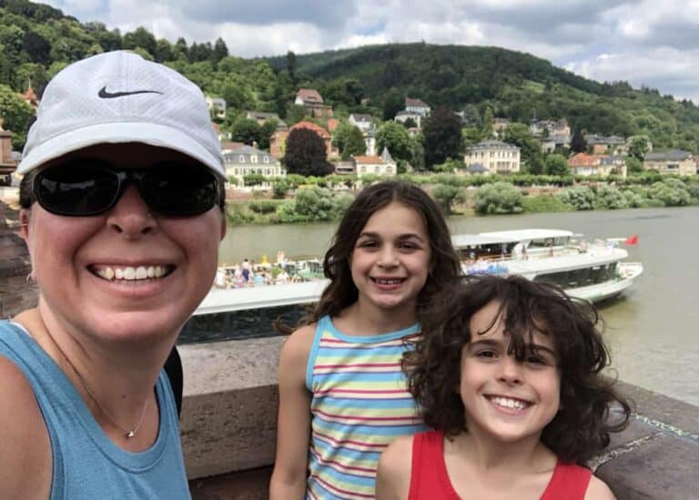 Heidelberg-Family-with-boat-in-background