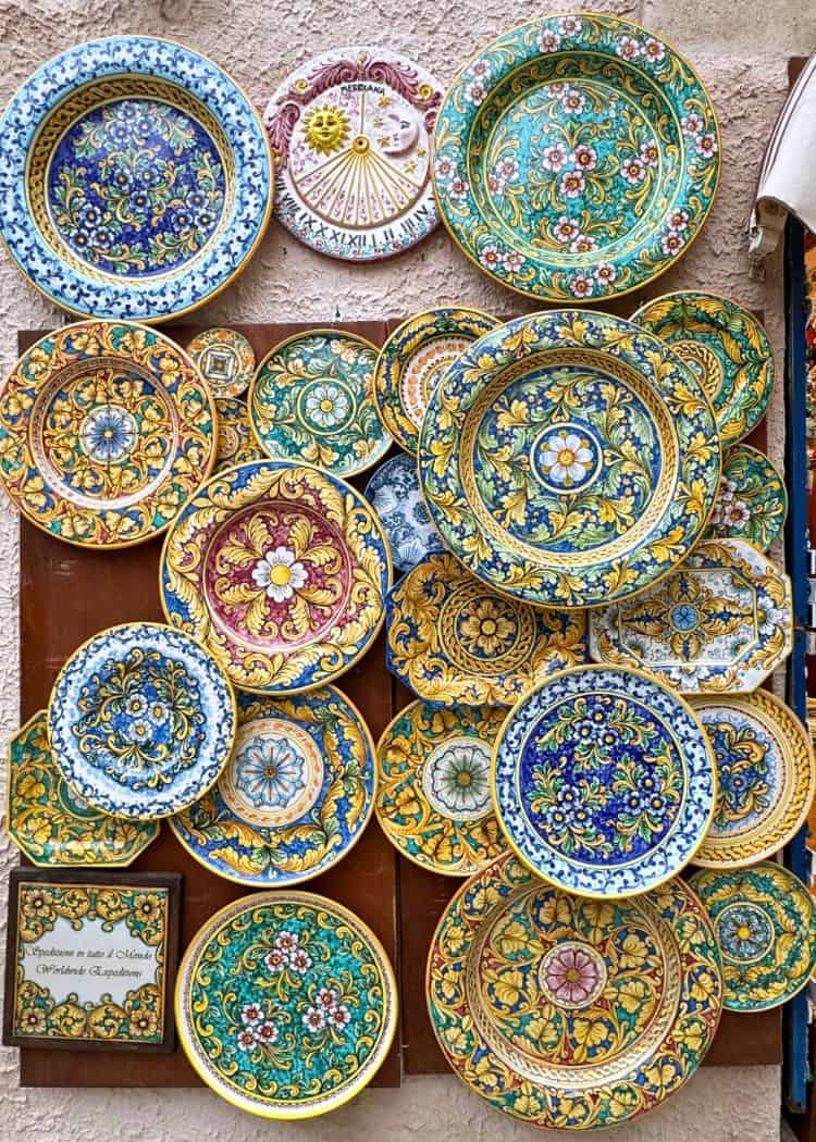 Italy - Colourful plates