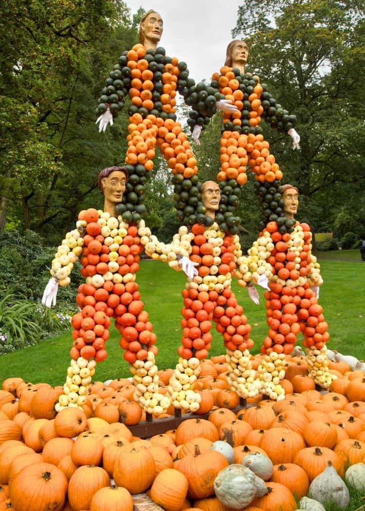 Ludwigsburg Pumpkin Festival - Pumpkin person pyramid