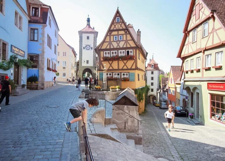 Rothenburg-ob-der-Tauber-Plonlein-with-kid